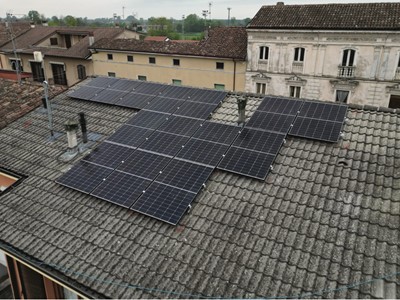 Fotovoltaico 6 kW con Batteria 10 kWh Fotovoltaico 6 kW con Batteria 10 kWh